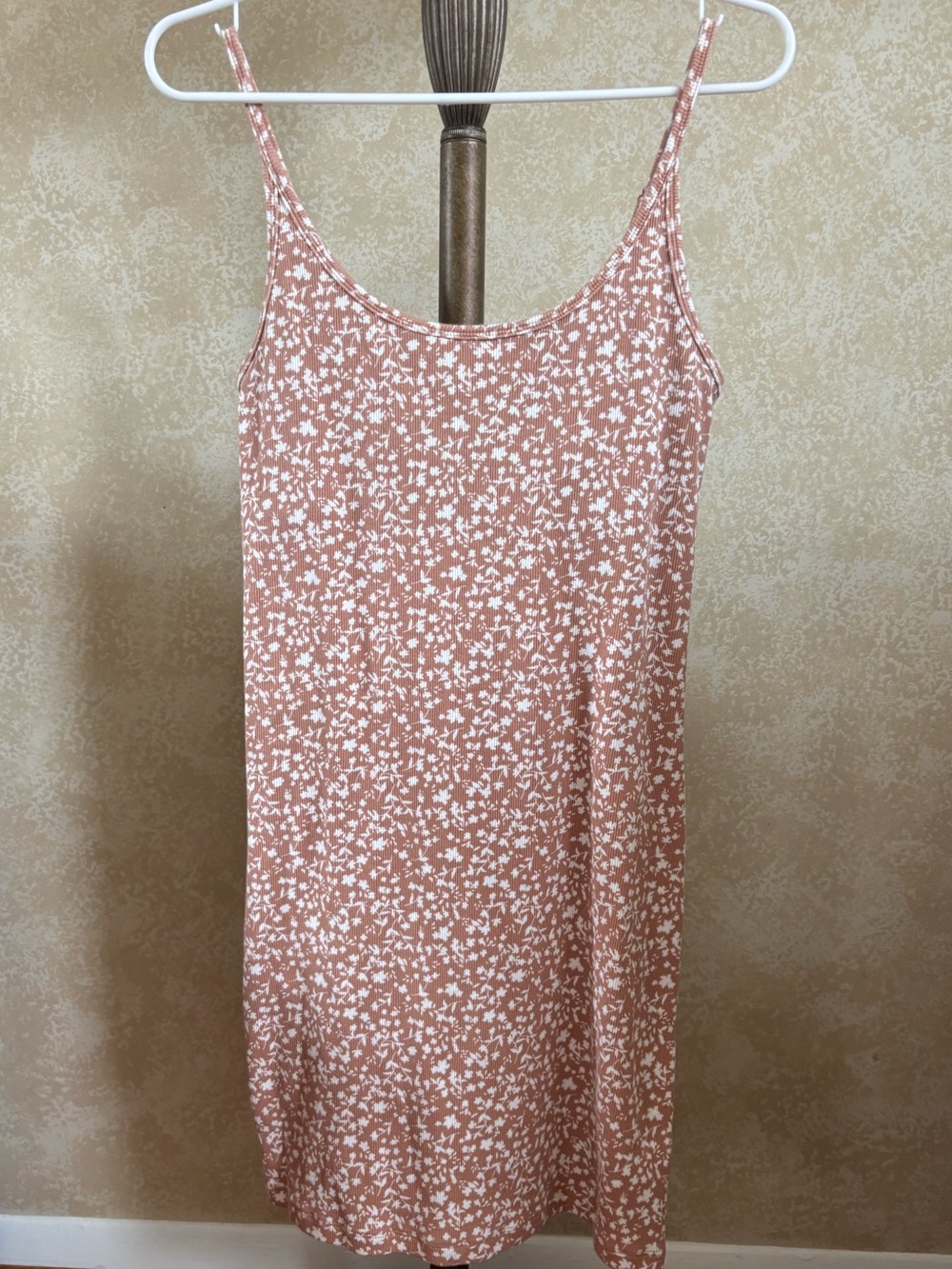 Old Navy Fitted Rib-Knit Mini Dress in Tan & White Floral - Size: Large